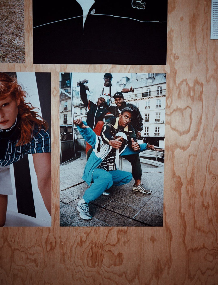 Mur d’archives · Photographie d’un crew de breaking · Avec l’aimable autorisation de Lacoste